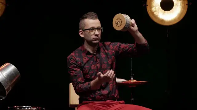 Co to jest perkusja? Poznaj fascynujący świat instrumentów perkusyjnych