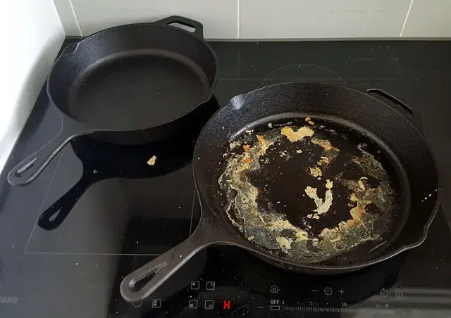 Jak używać patelni żeliwnej, by uniknąć rdzewienia i przywierania