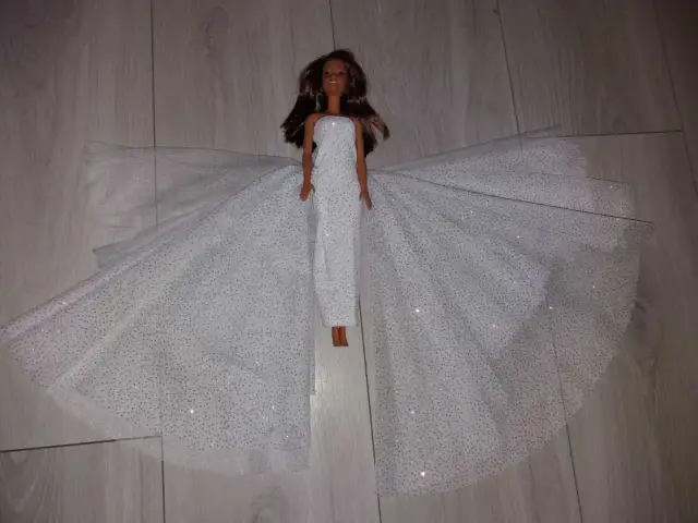 Uszyj suknię ślubną dla Barbie: Od pomysłu do kreacji!