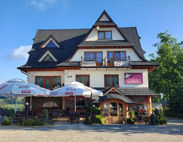 Gdzie zjeść w Bukowinie Tatrzańskiej? Odkryj najlepsze karczmy i widoki!