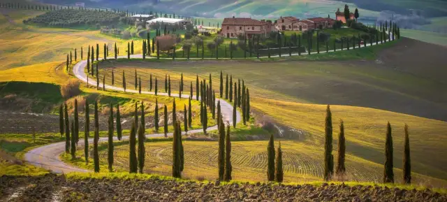 Autostrady we Włoszech: Czy płatne? Odkryj ukryte koszty podróży