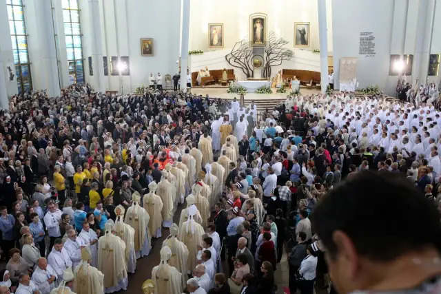 Czy 2 maja trzeba iść do kościoła? Oto prawda o obowiązkach religijnych