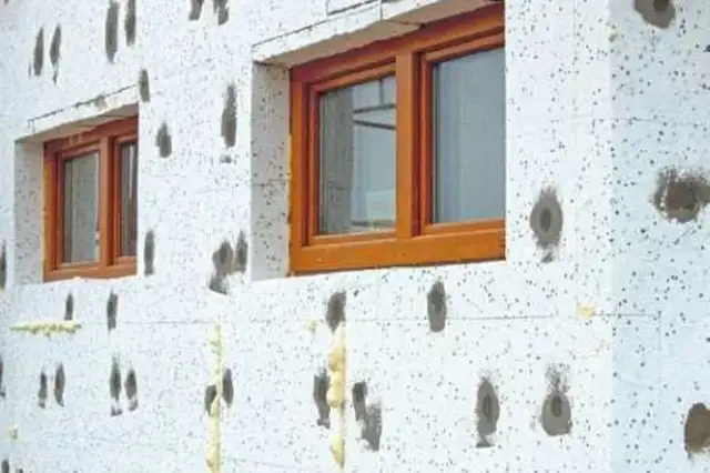 Ile kosztuje obróbka okna styropianem? Sprawdź, co wpływa na ceny