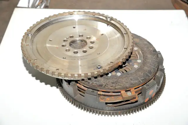 Koszty wymiany sprzęgła i dwumasy: Jak nie przepłacić?