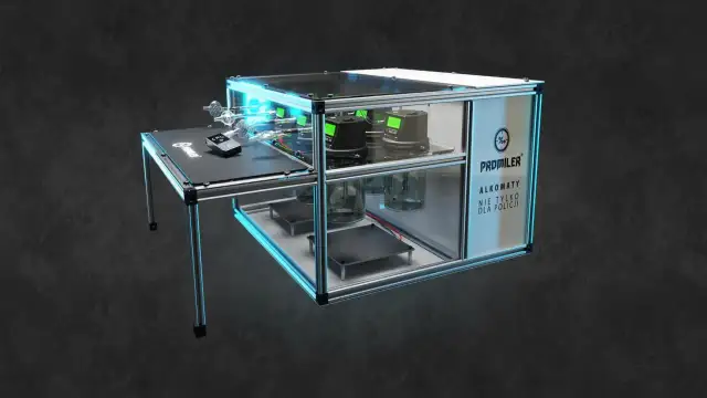 Profesjonalna kalibracja alkomatu w zaawansowanym urządzeniu. Precyzyjne pomiary dla pewności.