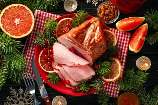Sekret soczystej pieczonej szynki: przepis krok po kroku