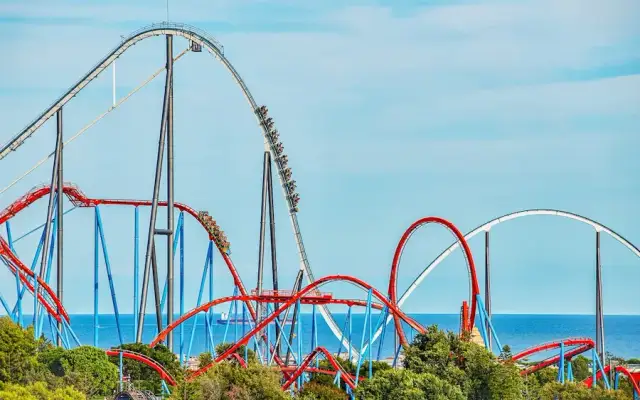 Atracciones en PortAventura: emociones y diversión para todos los gustos
