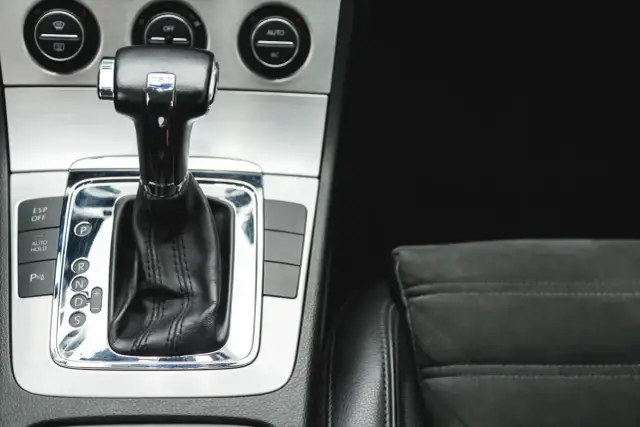 Jak działa automatyczna skrzynia biegów - Jak uniknąć typowych awarii?