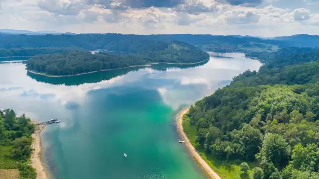 Najfajniejsze jeziora w Polsce: top 10 na lato i nie tylko