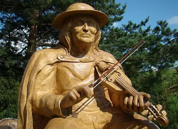 Rzeźby z drewna góralskie: piękno tradycji i ich wyjątkowa historia