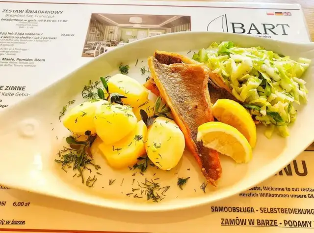 Gdzie zjeść w Mikołajkach? Najlepsze ryby, smaki Mazur i widoki