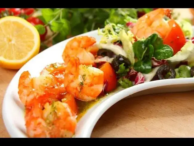 Najlepsze sałatki do krewetek, które zachwycą Twoich gości