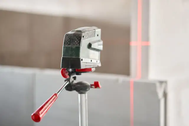 Statyw do poziomicy DIY: Zbuduj sam i oszczędź!