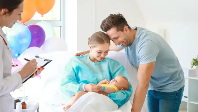 Jak długo w szpitalu po porodzie naturalnym? Oczekiwania i realia