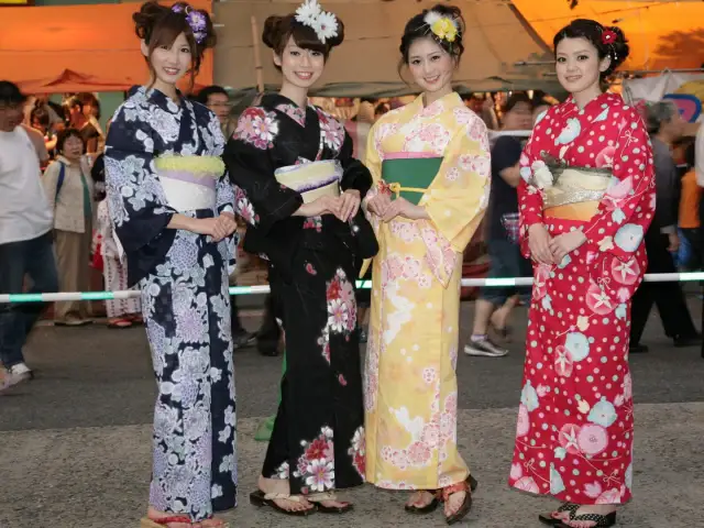 Japanische traditionelle Kleidung: Kimono, Yukata & ihre Vielfalt