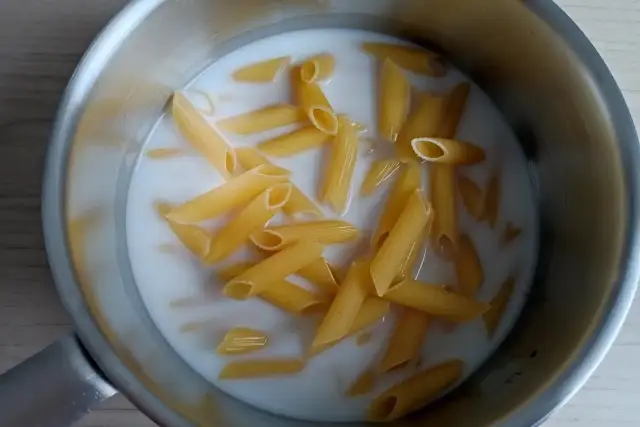 Jak zrobić zupę mleczną z makaronem - łatwy przepis na smaczny posiłek