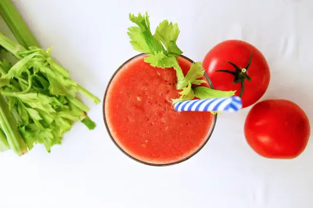 Zdrowy koktajl z pomidorów, który odmieni twoją dietę na lepsze