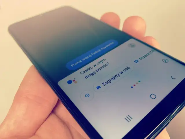 Jak włączyć wyszukiwanie głosowe na urządzeniach Android, iOS i Windows