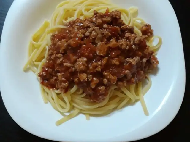 Spaghetti z gotowym sosem: 5 kroków do idealnego obiadu!