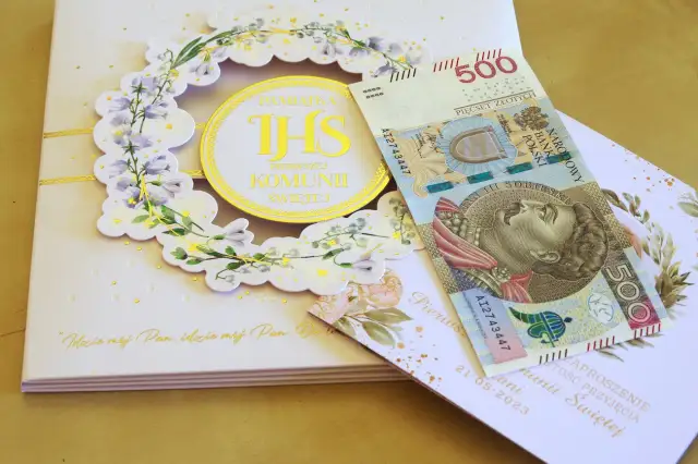 Pamiątka Pierwszej Komunii Świętej z banknotem 500 zł.