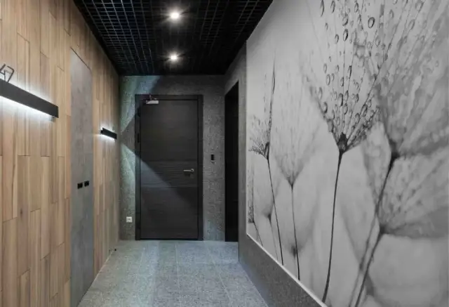 Ciemny przedpokój? Tapeta, która rozświetli i powiększy Twój hol!