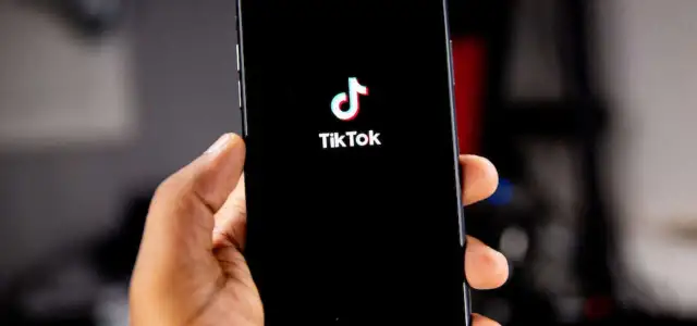 Dlaczego TikTok ucina zasięgi? Oto najważniejsze przyczyny i rozwiązania