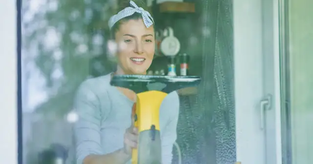 Jaka myjka do okien? Wybierz idealną i zapomnij o smugach!