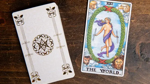 Jak odczytać odpowiedź tak czy nie z 2 kart tarota? Prosta interpretacja dla początkujących