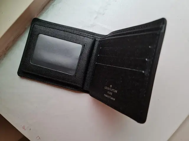 Jak rozpoznać oryginalny portfel Louis Vuitton i uniknąć podróbek