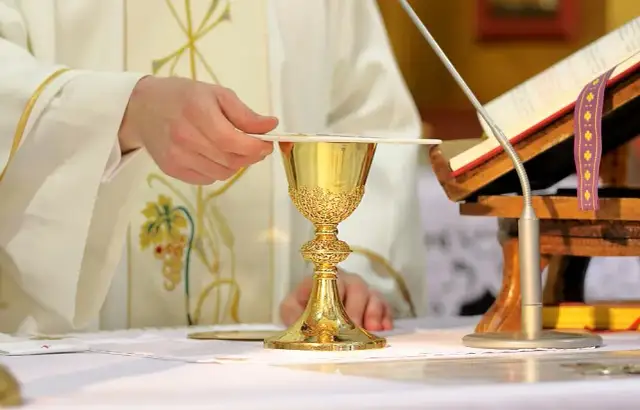 Czy 2 lutego trzeba iść do kościoła? Obowiązek czy wybór?