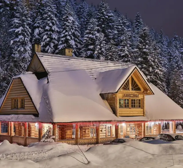 Zawoja: Gdzie zjeść? Odkryj najlepsze karczmy i smaki regionu