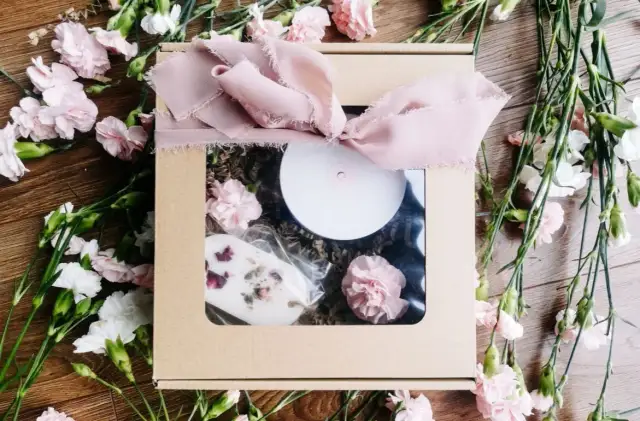 Świeczka o zapachu książek – stwórz przytulną atmosferę czytania