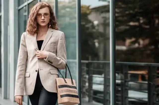 Jakie kolory bluzek do czarnych spodni najlepiej wybierać?