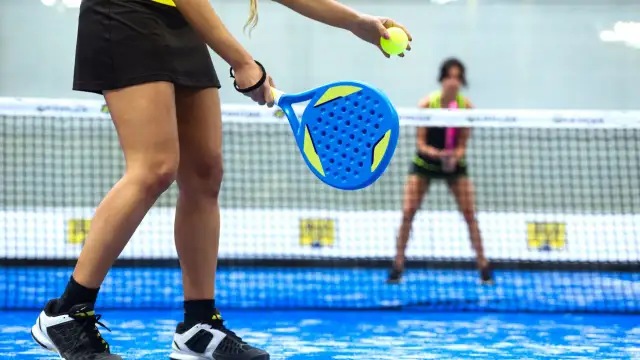 Budowa kortu do padla w Polsce: Koszty, zwrot i opłacalność inwestycji