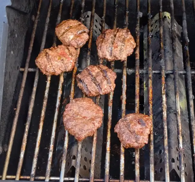 Jak zrobić kotlet na hamburgera, który zachwyci Twoich gości