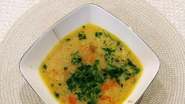 Zupa kurkowa: przepis idealny. Uniknij błędów i gotuj jak ekspert!