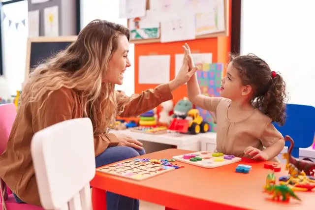 Kreatywny program matematyki: Jak stworzyć i wdrożyć z sukcesem?