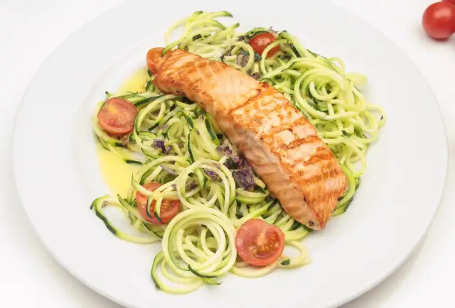 Jak przygotować pyszne spaghetti z cukinii na ciepło w 30 minut