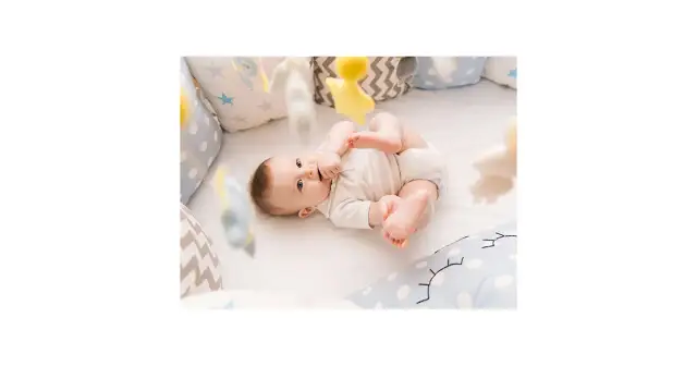 Skok rozwojowy 5 miesiąc objawy - co oznaczają zmiany w zachowaniu?