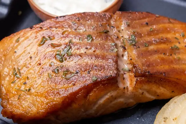 Jakie zioła do łososia? Odkryj sekrety idealnego smaku!