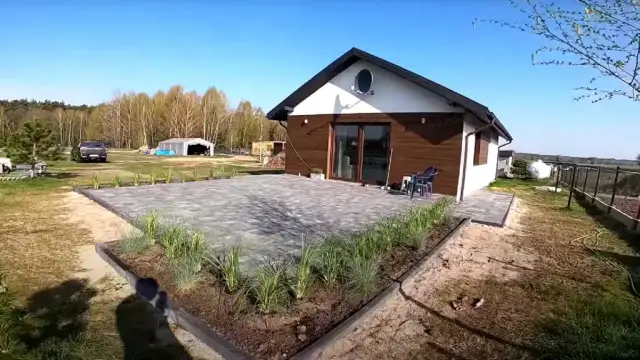 Twój całoroczny dom drewniany: Jak zbudować go bez błędów?