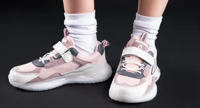 Adidasy dla dziewczynki 29: Które modele wybrać i dlaczego?