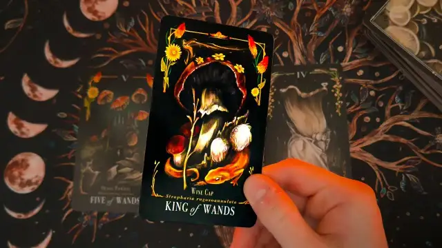 Jakie sekrety kryje Twoja przyszłość? Tarot wróżba to odkryje