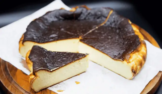 Mrożenie sernika: Czy to możliwe? Poznaj zasady idealnego smaku