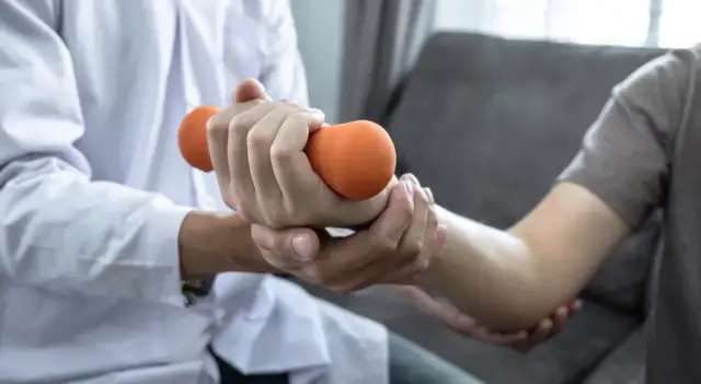 Kiedy do fizjoterapeuty? Objawy, które nie mogą być ignorowane