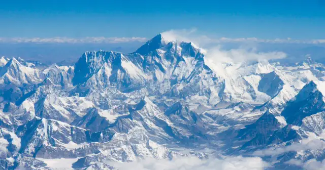 Mount Everest: Największa góra świata? Poznaj prawdę i inne szczyty