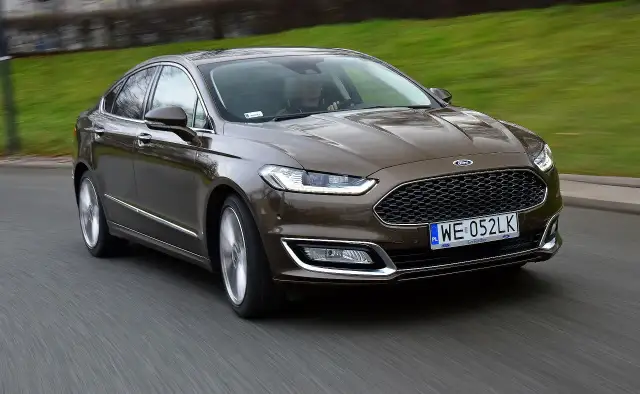 Ford Mondeo jaki silnik wybrać? Odkryj najlepsze opcje i oszczędności