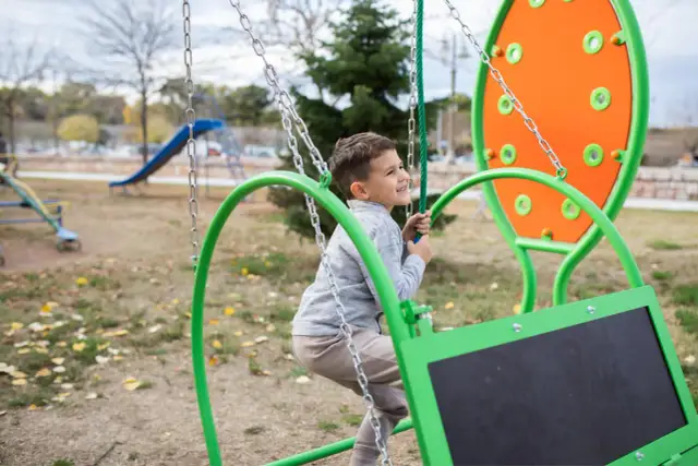 Plac Broni - więcej niż miejsce zabaw, symbol dzieciństwa i przyjaźni