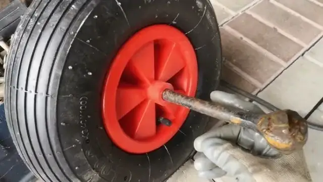 Jak wymienić dętkę w taczce - uniknij błędów i zrób to łatwo