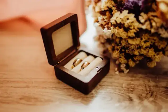 Jak wybrać fotografa ślubnego? Kompletny przewodnik 2024